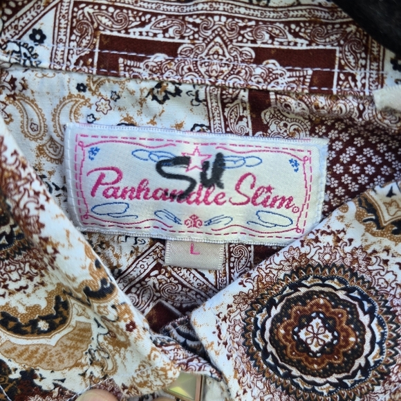 Floral Patterned Button-Up Shirt - Picture 2 of 3